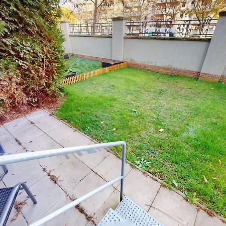 Sweethome - Business-Apartment Mit Kueche, Terrasse, Stellplatz Magdeburg Dış mekan fotoğraf