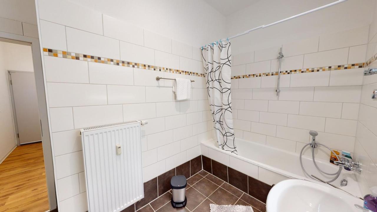 Sweethome - Business-Apartment Mit Kueche, Terrasse, Stellplatz Magdeburg Dış mekan fotoğraf