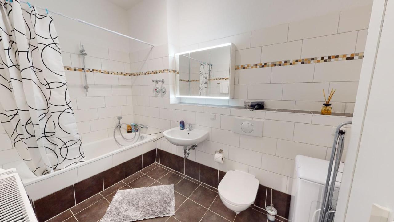 Sweethome - Business-Apartment Mit Kueche, Terrasse, Stellplatz Magdeburg Dış mekan fotoğraf
